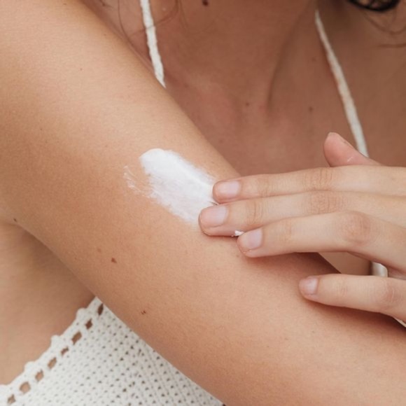 **VEILMENT* Macadamia Oil Revitalizing Body Mousse - Picture 3 of 4